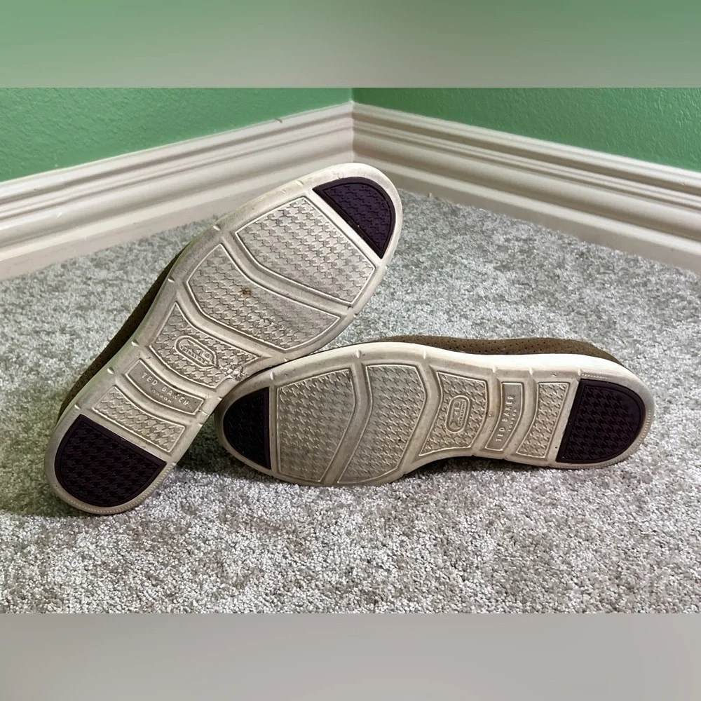 Ted Baker London elegant tan